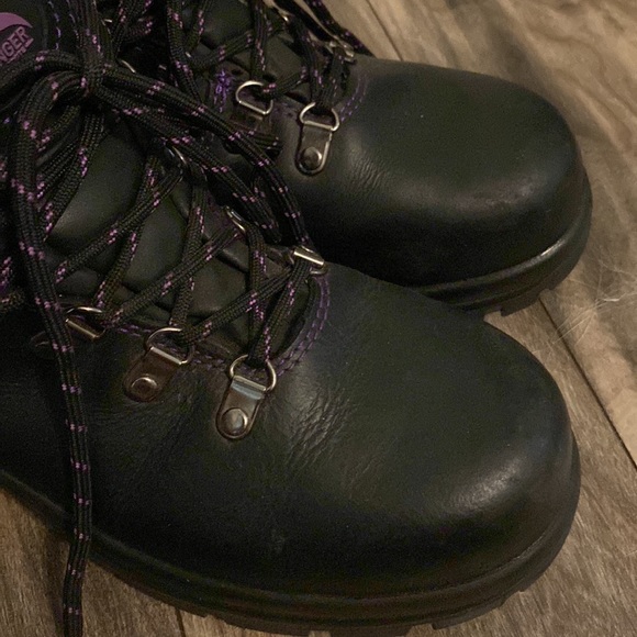 Avengers work boot Size 7.5 - Picture 3 of 9